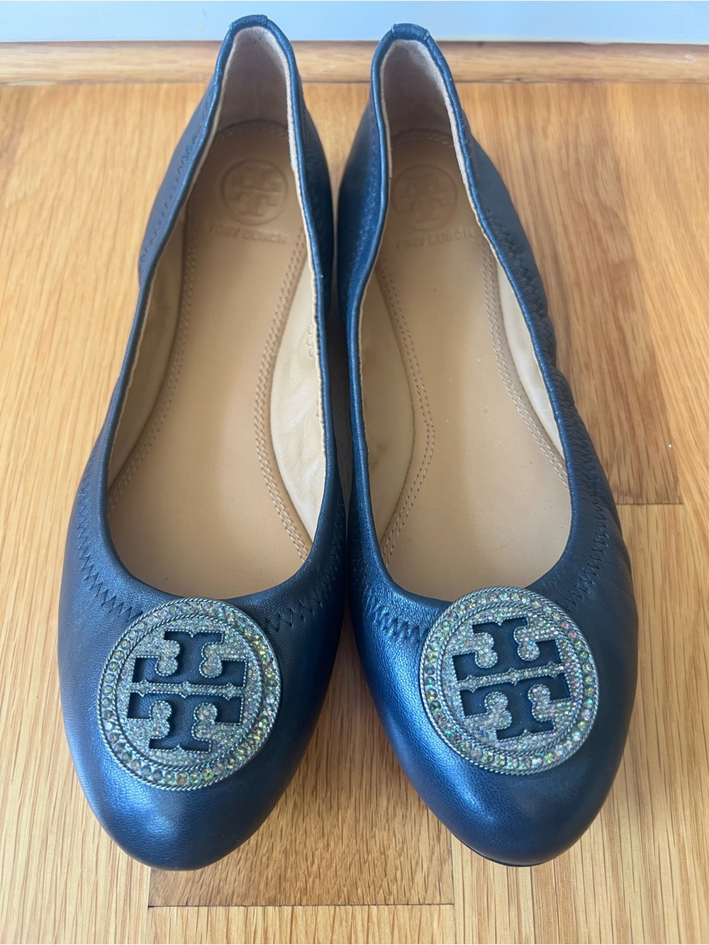 Tory Burch Black Leather Miller style Logo Ballet Flats with jewel Logo